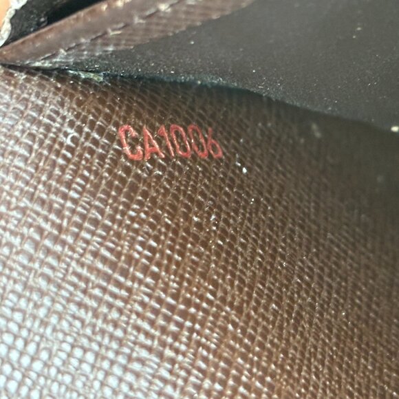 Authentic Louis Vuitton Damier long bifold wallet - Picture 9 of 12